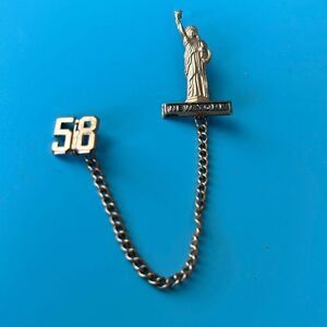 Statue Liberty Vtg 1958 Tie Tack Lapel Pin new york harbor gold